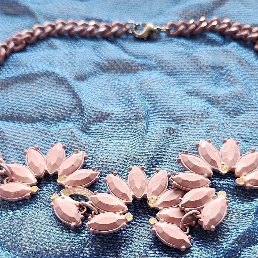 Chic Pink Floral Necklace